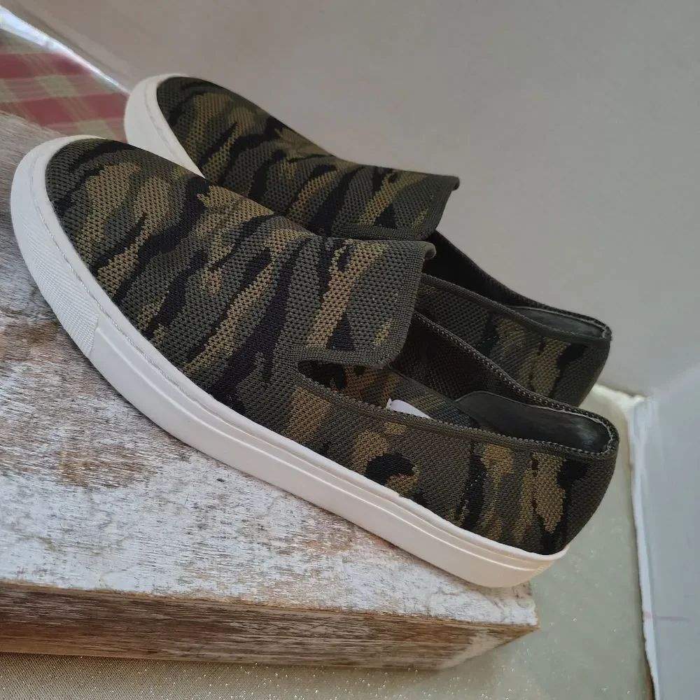 Steve Madden Camo Slip On Sneakers Size 7